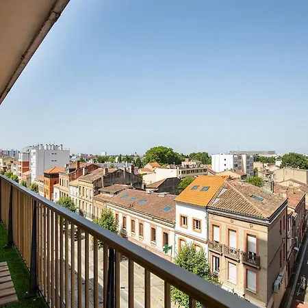 New! 2 Bed Apartment, Ac, Parking, Balcony, Near The River Apartamento
