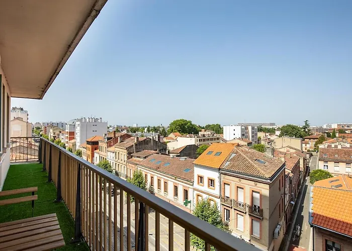 New! 2 Bed Apartment, Ac, Parking, Balcony, Near The River Apartamento
